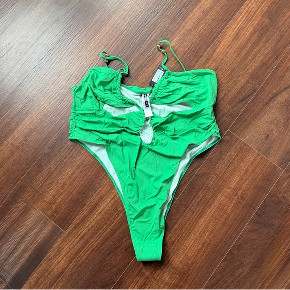 NWT PRETTYLITTLETHING Plus Green Bead Detail Ruched Cut Out Swimsuit - Picture 3 of 5